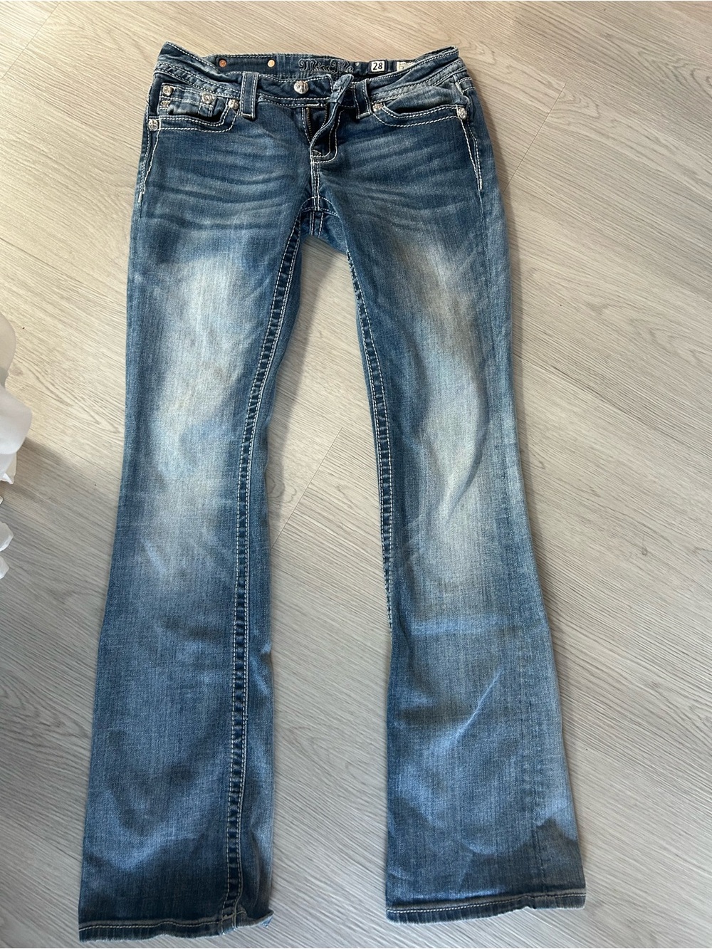 Women’s Miss Me Mid-Rise Flared Jeans in Faded Blue